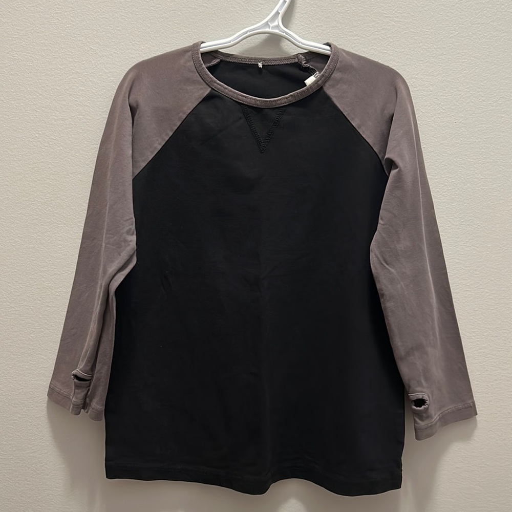Peekaboo Beans boys long sleeve tee. Size 6.